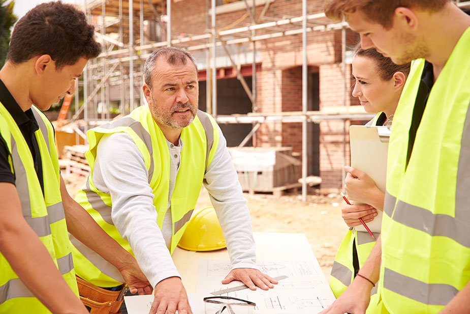 Households more likely to hire builders who employ apprentices 